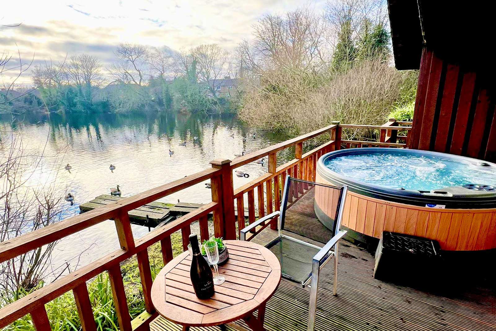 (c) Yorklakesidelodges.co.uk